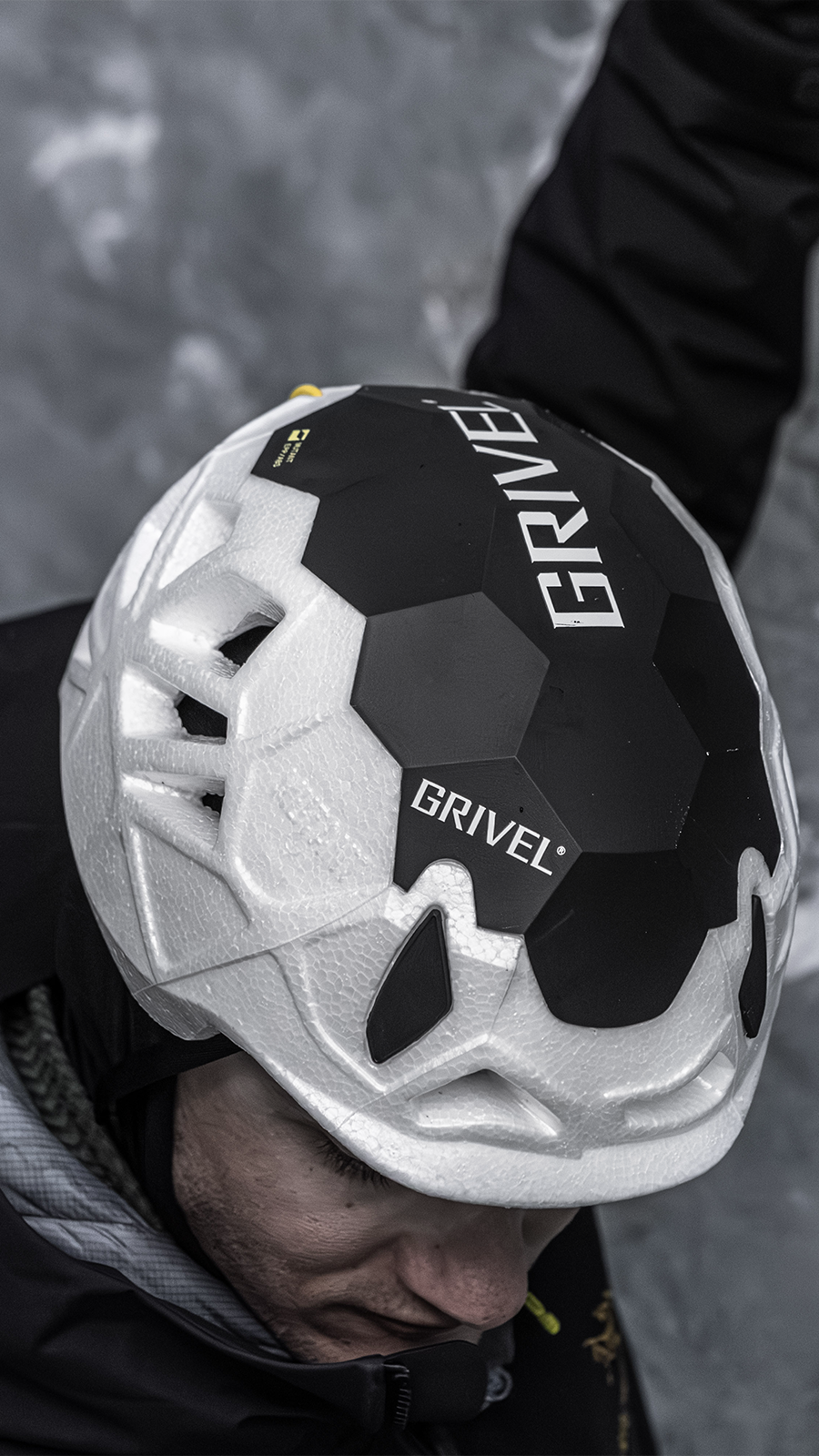 grivel-mutant-casco-ultraligero-de-alpinismo-y-escalada-epp-con-refuerzo-abs image 2
